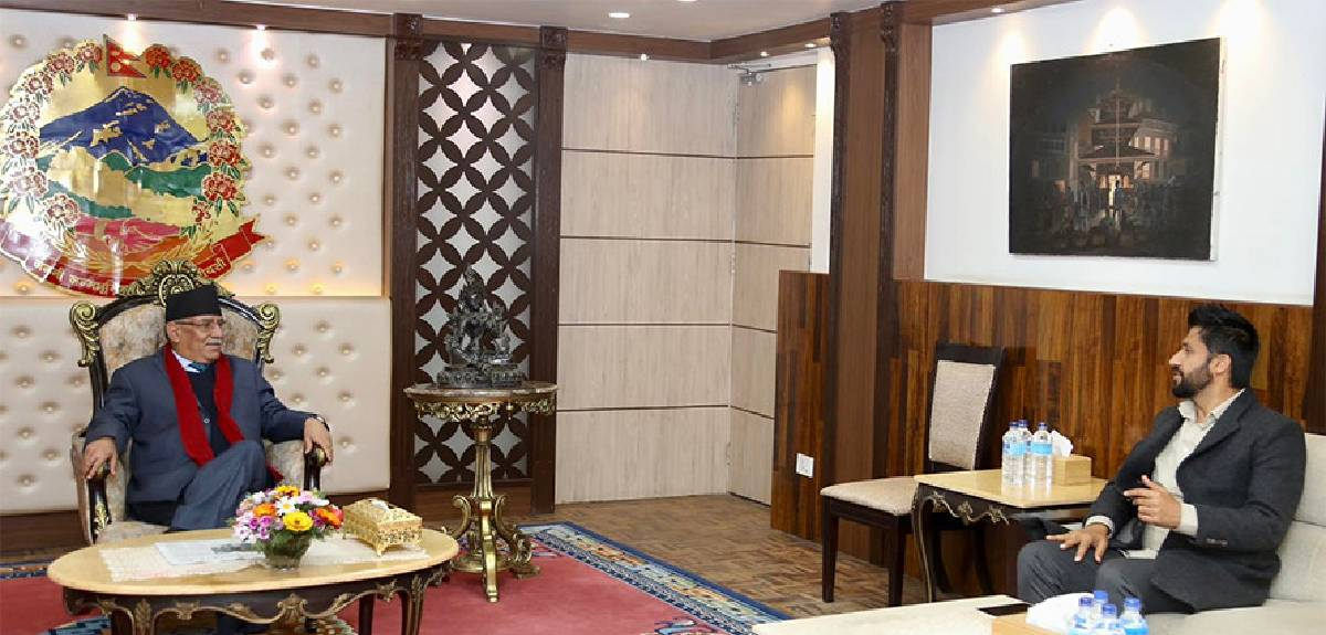 रास्वपाको बैठक अघि बालुवाटार पुगे रवि, गृह मन्त्रालयबारे प्रधानमन्त्रीसँग निर्णायक छलफल 